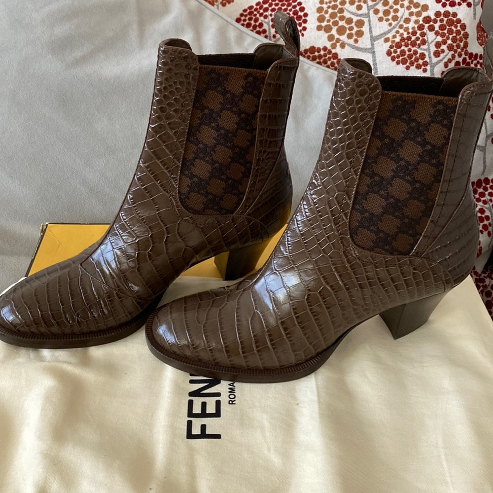NIB Fendi Booties sz 37 (7)